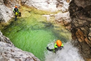 Bovec: 4-stündiges Canyoning-Abenteuer