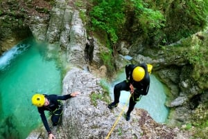 Bovec: Experiência guiada de canyoning para iniciantes em Fratarica