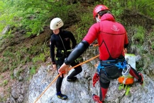 Bovec: Geführte Canyoning-Erfahrung für Anfänger in Fratarica