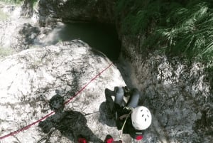 Bovec: Experiência de canyoning com fotos e transporte incluídos