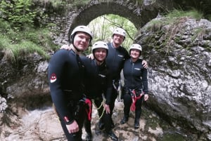 Bovec: Experiência de canyoning com fotos e transporte incluídos
