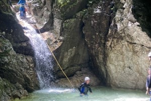 Bovec: Medium sværhedsgrad Canyoning-tur i Fratarica + foto