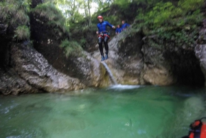 Bovec: Middelzware Canyoning Tour in Fratarica + foto