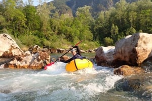 Bovec: PackRafting-tur på Soca-elven med instruktør og utstyr