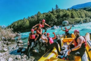 Bovec: Raftingäventyr på Soča-floden med hotelltransporter