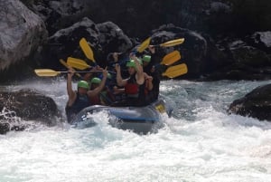 Bovec: Soča-joen koskenlaskuseikkailu valokuvineen ja juomineen