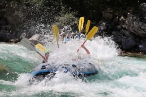 Bovec: Soča-joen koskenlaskuseikkailu valokuvineen ja juomineen