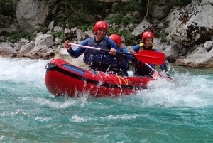 Bovec: Piragüismo en aguas bravas en el río Soča
