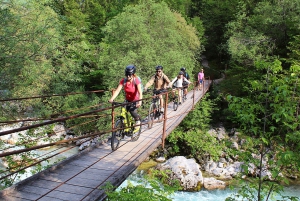 Passeio de bicicleta elétrica no vale de Soča: O explorador definitivo