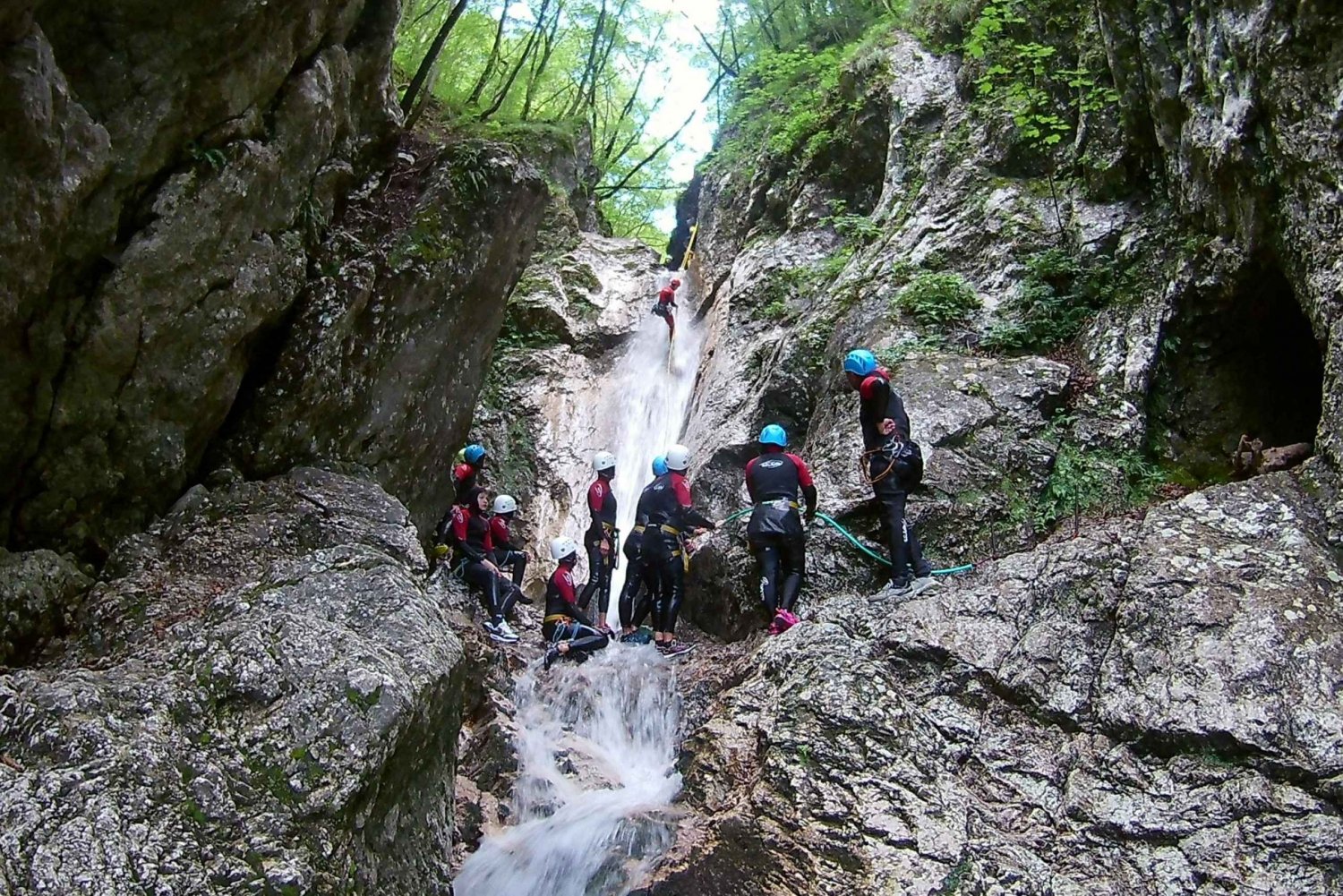Bovecista: Sočan laaksossa: Puolipäiväinen Canyoning-retki