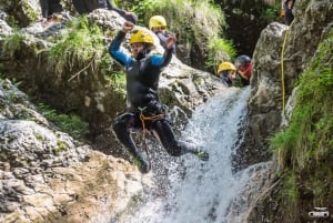 Fra Bovec: Halvdagstur i canyoning i Soča-dalen