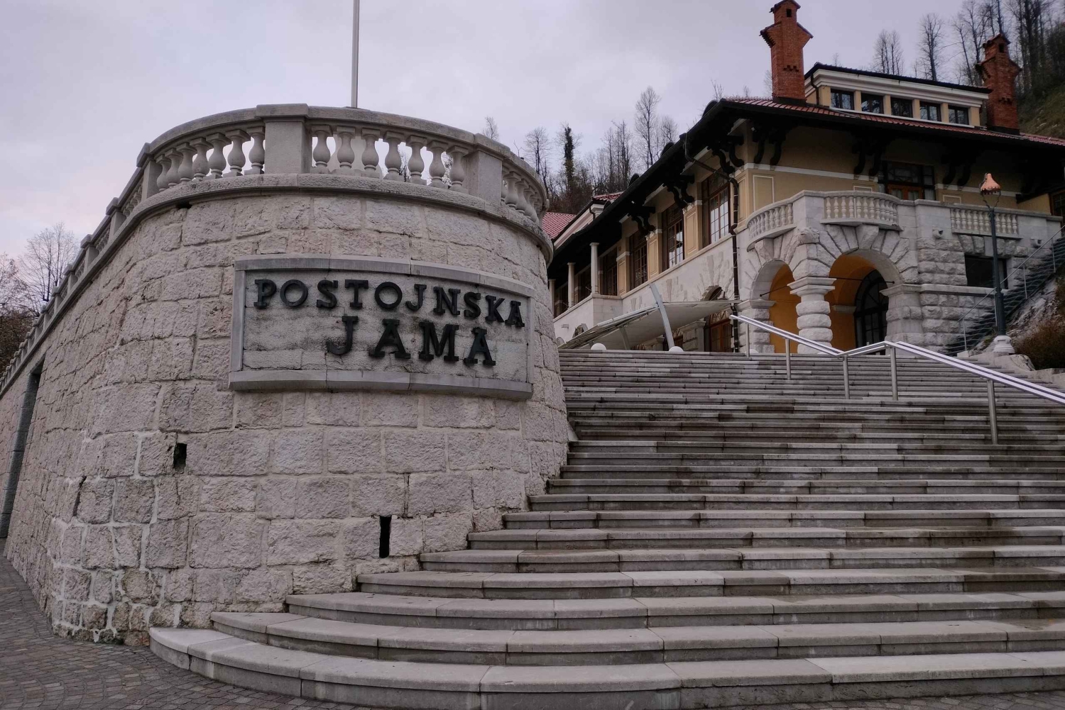 Fra Ljubljana: Dagstur til Bled-sjøen og Postojna-hulen