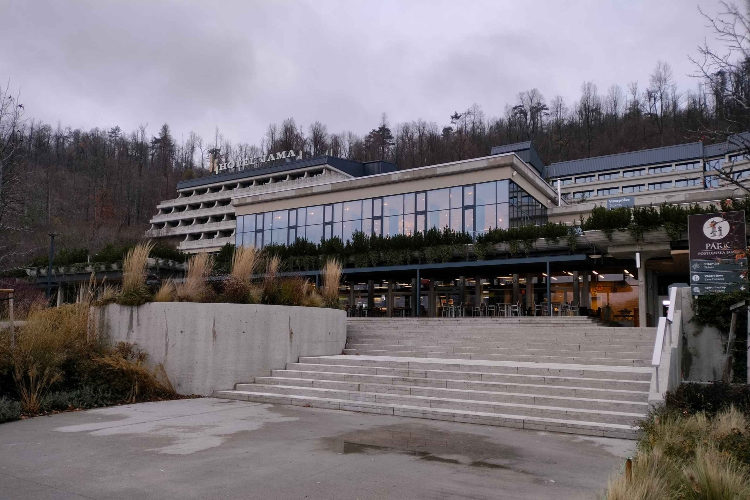 Fra Ljubljana: Dagstur til Bled-sjøen og Postojna-hulen