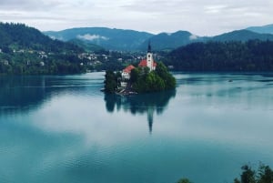 Z Lublany: jednodniowa wycieczka nad jezioro Bled i do jaskini Postojna