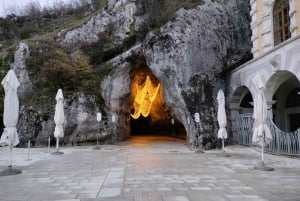 Fra Ljubljana: Dagstur til Bled-sjøen og Postojna-hulen