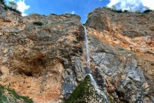 Ljubljanasta: Logarin laakso ja Solčavan panoraamatie.