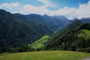 Ljubljanasta: Logarin laakso ja Solčavan panoraamatie.