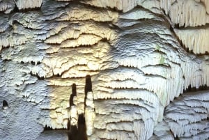 Da Lubiana: gita guidata alle Grotte di Postumia e al Castello di Predjama
