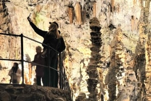 Da Lubiana: gita guidata alle Grotte di Postumia e al Castello di Predjama