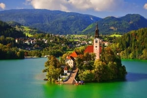 From Ljubljana: Trip to Lake Bled and Bled Castle