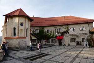 Из Загреба: экскурсия в небольшую группу по Любляне и озеру Блед