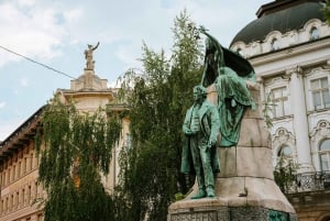 Vanuit Zagreb: Ljubljana, Postojna Grot & Predjama Kasteeltour