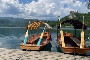 Da Zagabria: Lubiana con funicolare, castello e lago di Bled