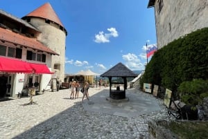 Da Zagabria: Lubiana con funicolare, castello e lago di Bled