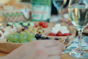 Explorez la frontière verte : visite en vélo électrique avec châteaux et collations