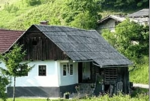 Explorez la frontière verte : visite en vélo électrique avec châteaux et collations