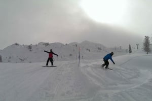 ヴォーゲル・スキーセンターでインストラクターと一緒にスノーボードをお楽しみください