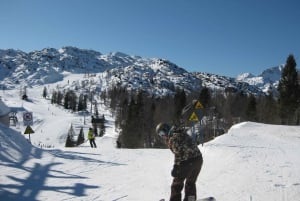 ヴォーゲル・スキーセンターでインストラクターと一緒にスノーボードをお楽しみください