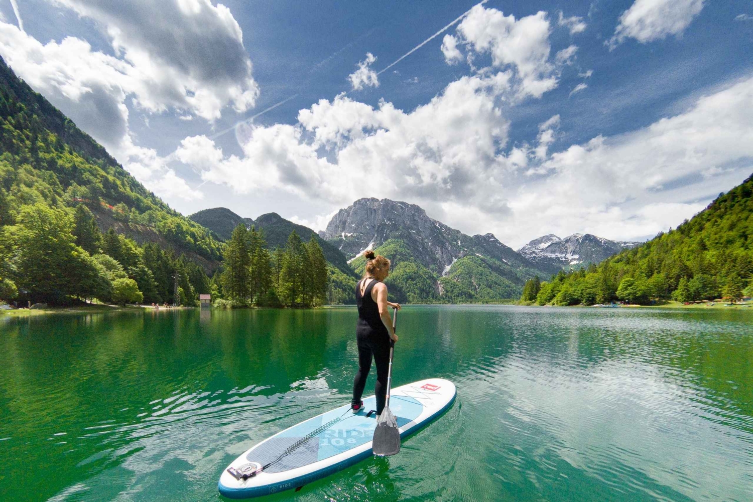 プレディル湖でのスタンドアップ パドルボード (SUP) 半日ツアー