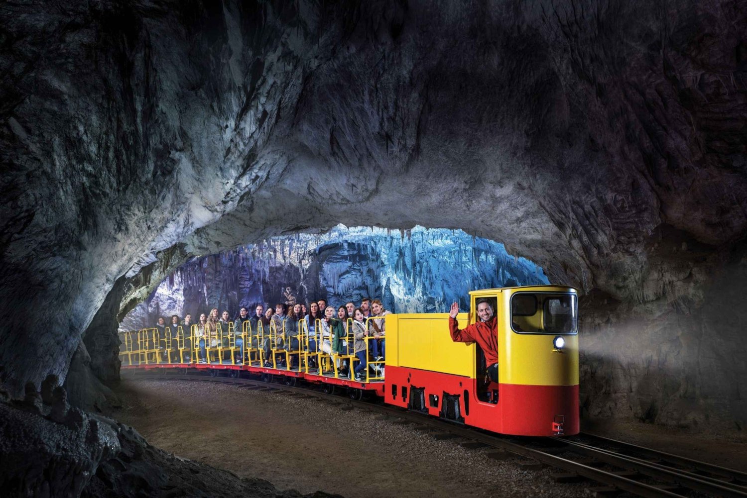 Koper: Omvisning og billetter til Postojna-grotten og Predjama-slottet