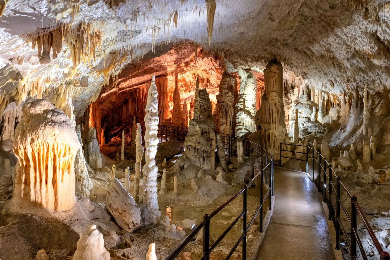 Capodistria: Tour e biglietti delle Grotte di Postumia e del Castello di Predjama