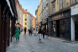 Ljubljana: E-scooter tour with local products tasting