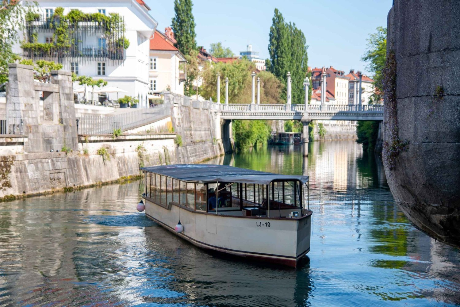 Lubiana: tour in barca con degustazione di gin sul fiume Ljubljanica