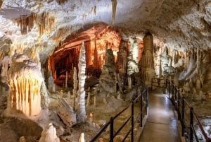 Ljubljana: Billetter og omvisning i Postojna-grotten og Predjama-slottet