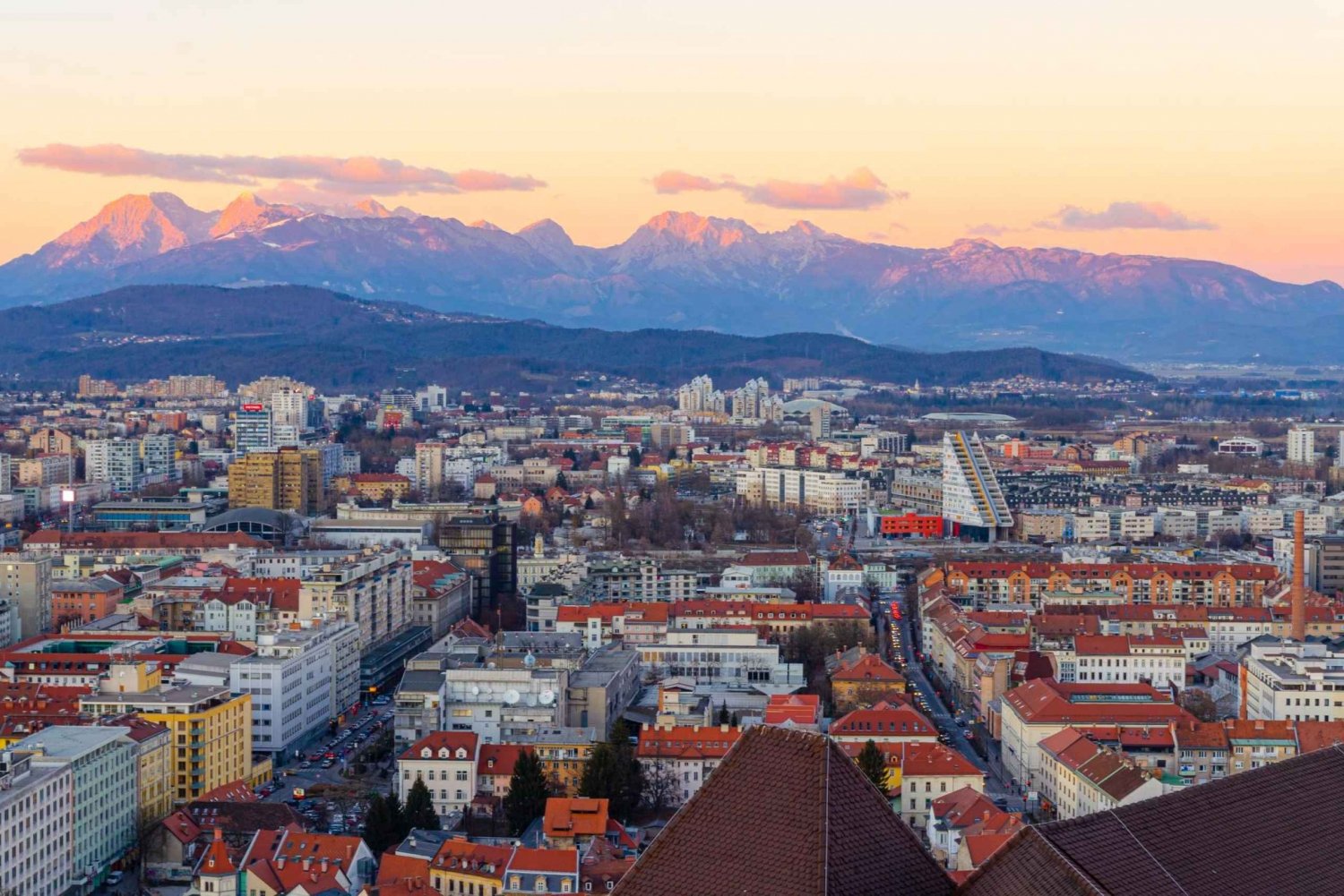 Ljubljana: Ljubjana: Yksityinen arkkitehtuurikierros paikallisen asiantuntijan kanssa