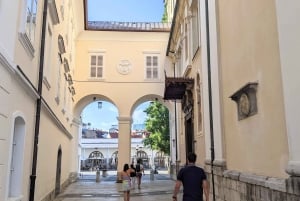 Ljubljana: Romantic Old Town Guided Discovery Tour