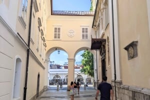 リュブリャナ：ロマンチックな旧市街のガイドなし発見ツアー