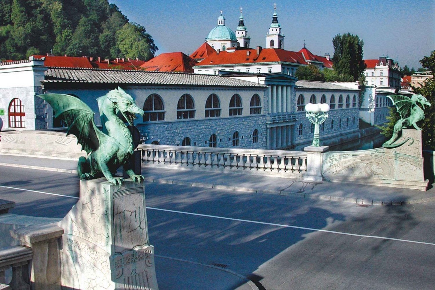 Passeio a pé por Ljubljana com um historiador de arte e guia turístico
