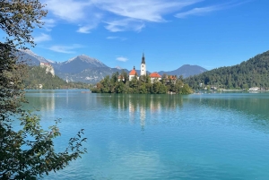 Pletna Boat Ride to Bled Island with Dessert & Guide