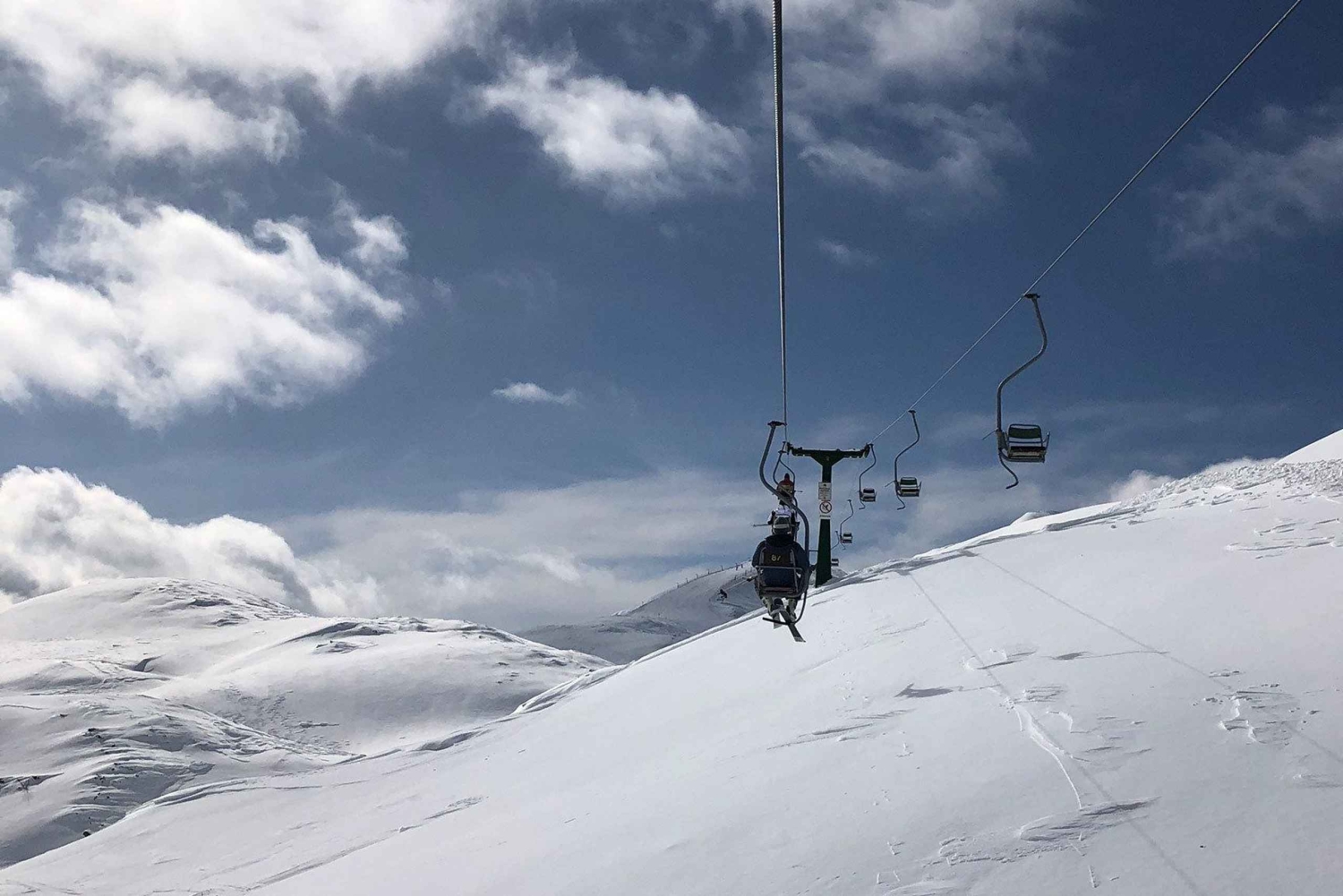 インストラクターとスキー：ブレッド発ヴォーゲル・スキーセンター