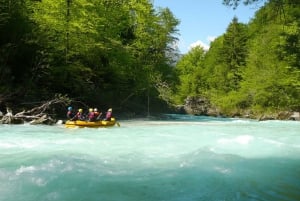 スロベニア：ソチャ川での半日ラフティングツアー（写真付き）