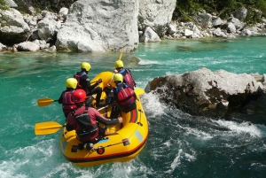 Slovenia: Puolen päivän koskenlasku Soča-joella valokuvineen