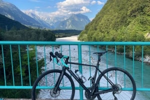 Soča-laakso: opastettu pyöräretki välipaloilla ja tuella