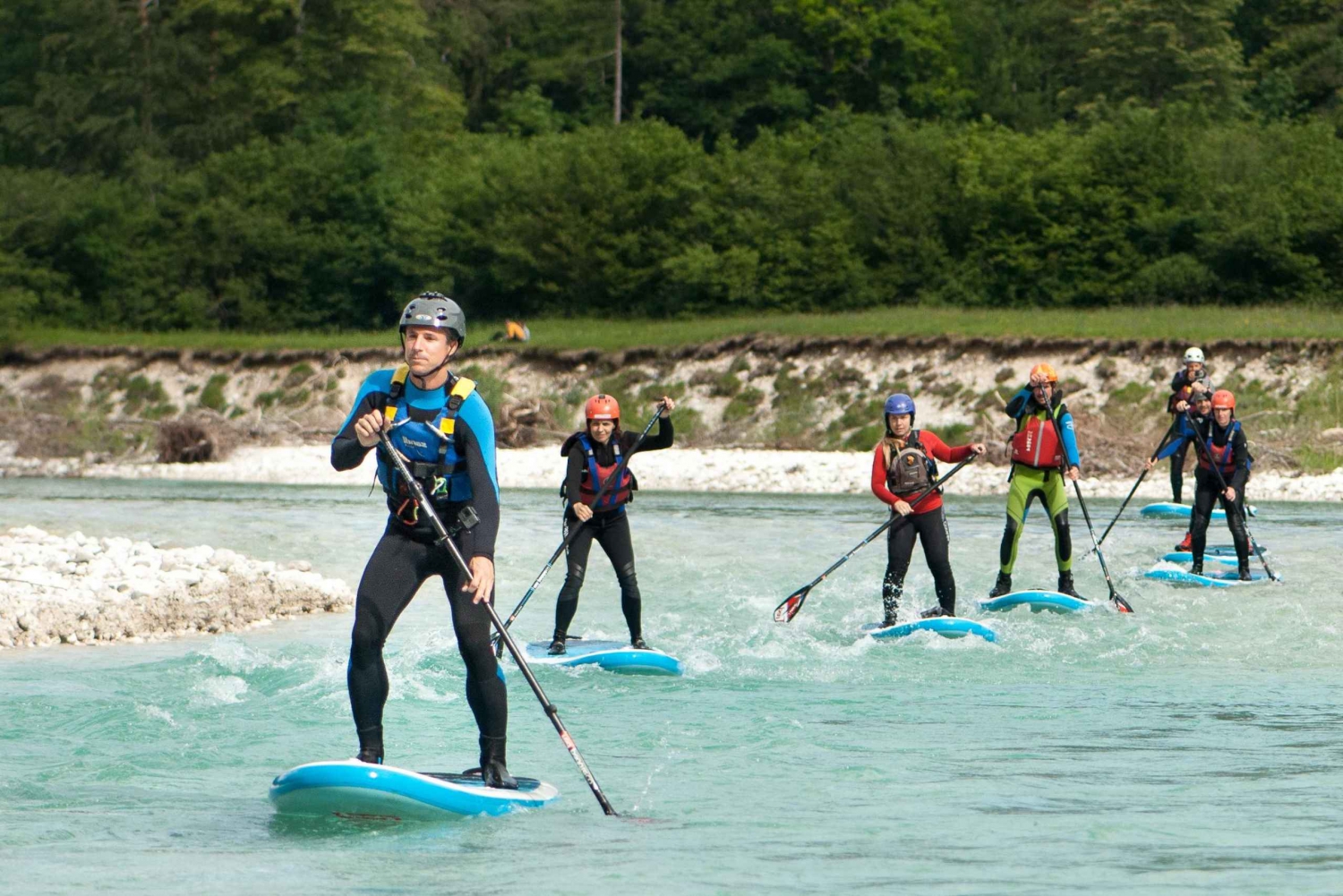 Stand-up Paddle Board en eaux vives de Soča : Aventure en petit groupe