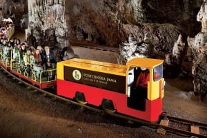 Ta en tur till Postojna-grottan och Predjama-slottet från Ljubljana