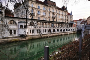 Zagreb: Tagesausflug Postojna-Höhle, Predjama-Burg & Ljubljana